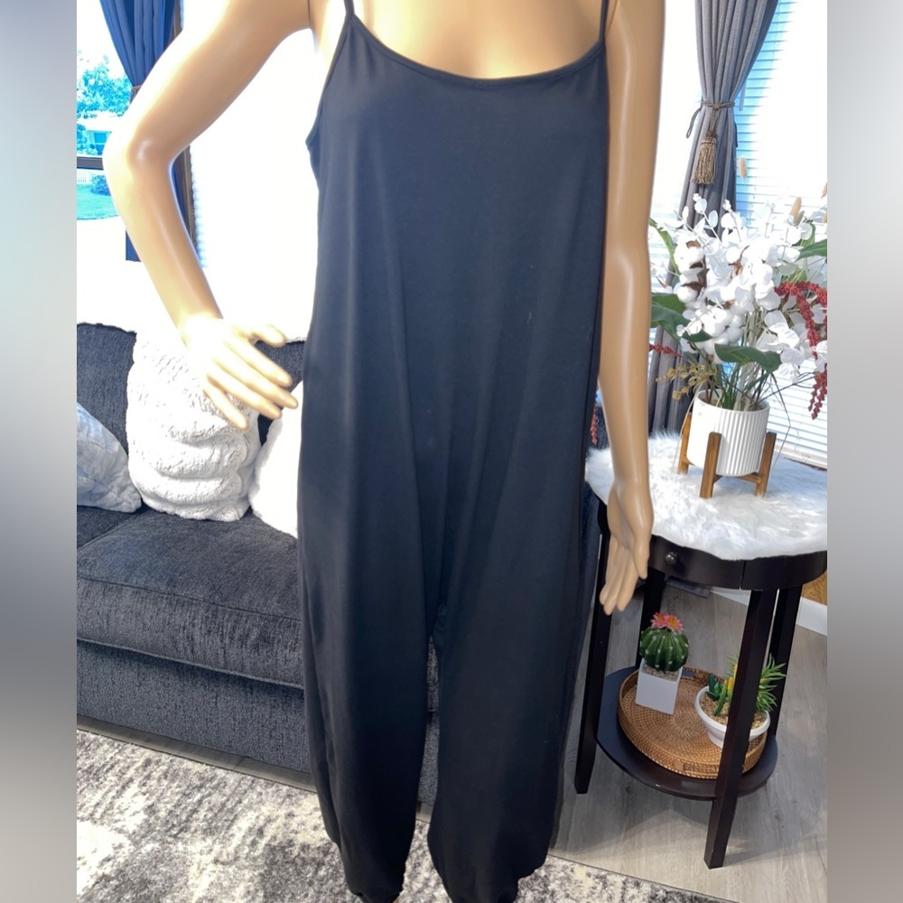 Women’s Solid Sleeveless Jumpsuit Size Medium - Picture 7 of 14